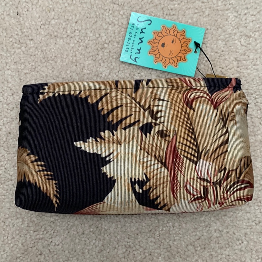 SUNNY HAWAII Black Hawaiian Floral Printed Clutch